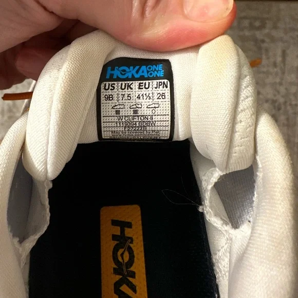 Women’s Hoka running sneaker size 9 - Picture 2 of 9